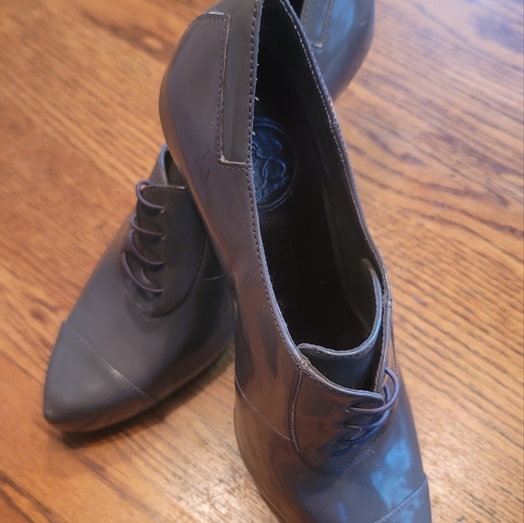 Jessica Simpson Gray Patent Genuine Leather Cap Toe Heels Shoes Stilletos Size 9 - Picture 2 of 10